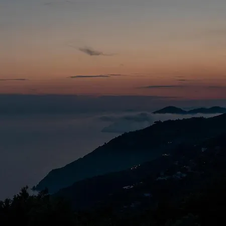 Rifugio Cinque Terre Фермерский дом Biassa